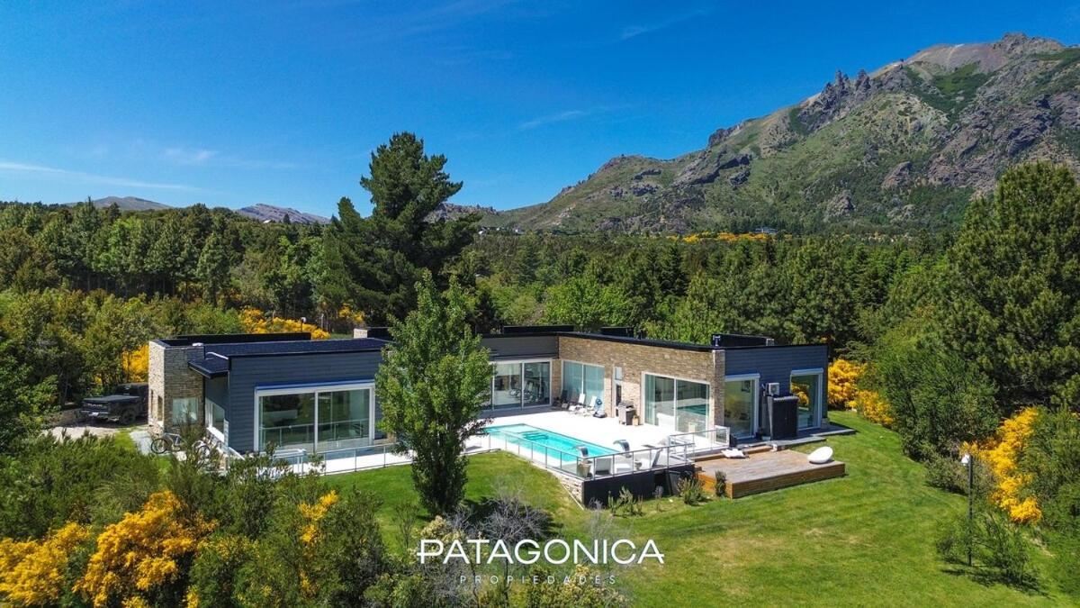 Villa White House