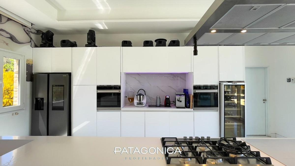 White House Villa *