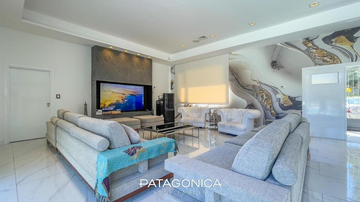 White House Villa *